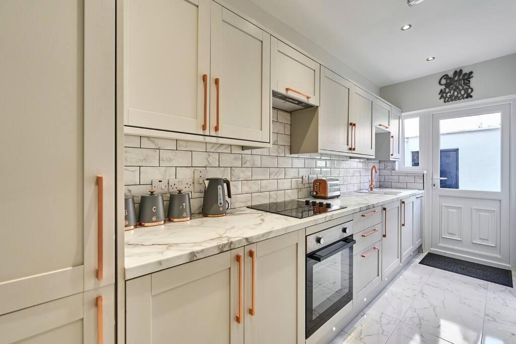 Villa Belfast Luxury Lets - Windsor Townhouse Esterno foto